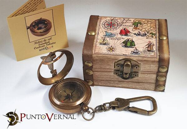 With this compass and sundial, you will carry in your pocket a beautiful and precise compass and a sundial, all in the small format of a keychain or pendant.
