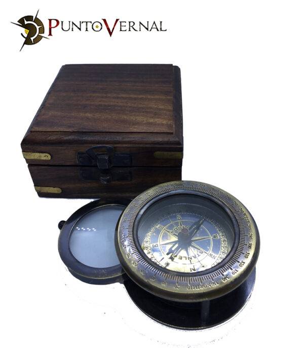 Victoria Compass. The compass is an essential element that is used to find direction in places that are generally wild and lacking in urban references, since it has the characteristic of always pointing towards one of the cardinal points and it is very easy to know how to use it.